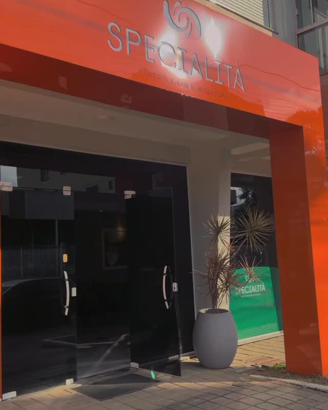 Fachada e vitrine da Specialità